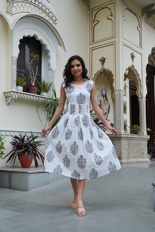 WHITE BAGRU Handblock Printed Sleeveless Cotton Midi Dress – House of the Handblock