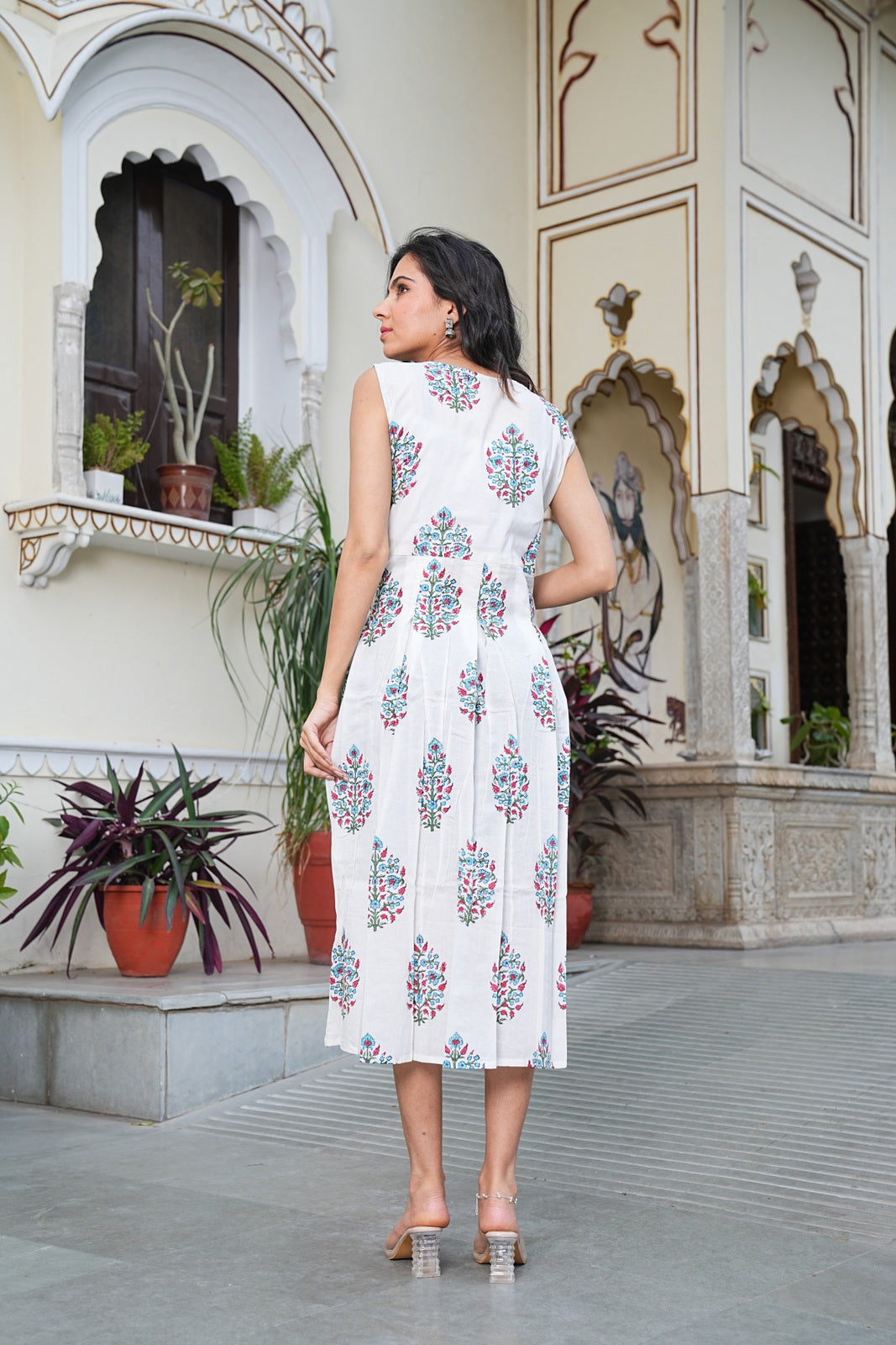 WHITE BAGRU Handblock Printed Sleeveless Cotton Midi Dress – House of the Handblock